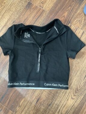 CALVIN KLEIN PERFORMANCE TOP S